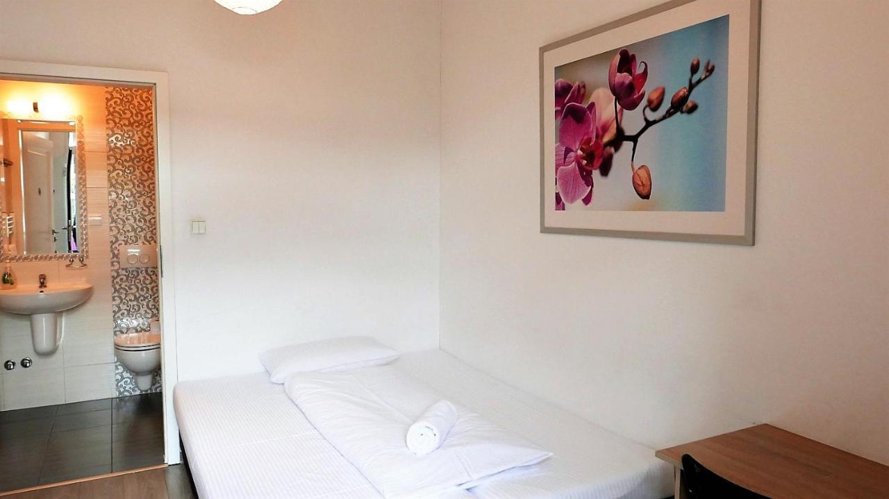 Hotel Garden Oleśnica Dış mekan fotoğraf