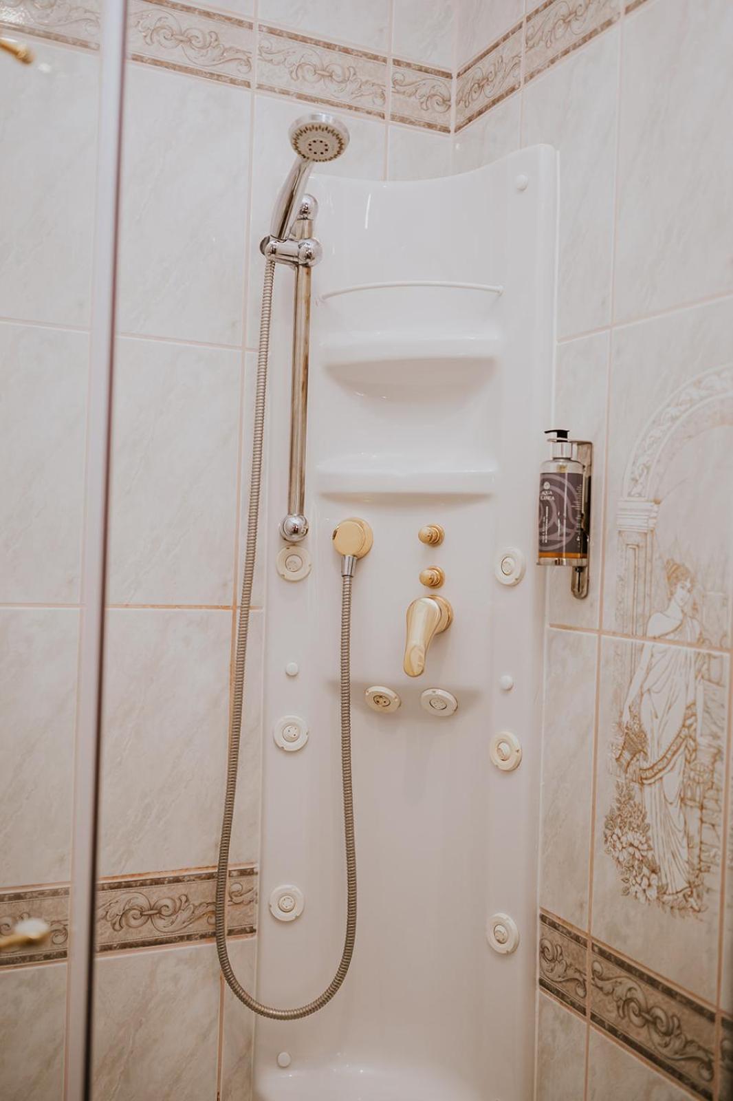 Hotel Garden Oleśnica Dış mekan fotoğraf