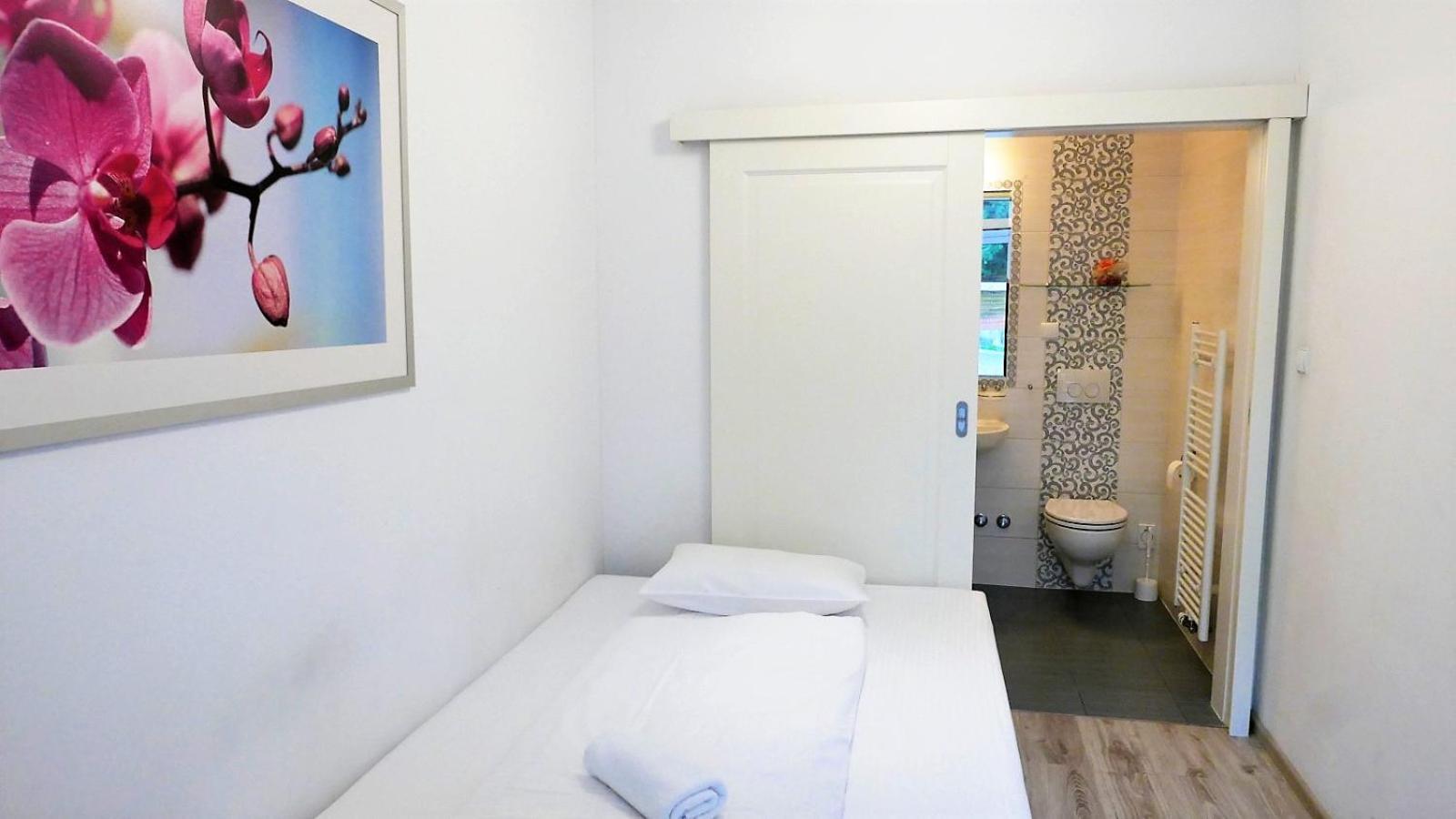 Hotel Garden Oleśnica Dış mekan fotoğraf