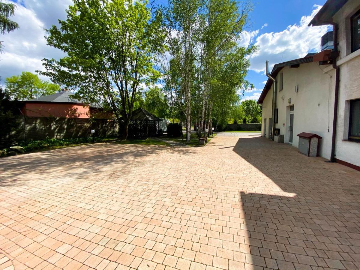 Hotel Garden Oleśnica Dış mekan fotoğraf