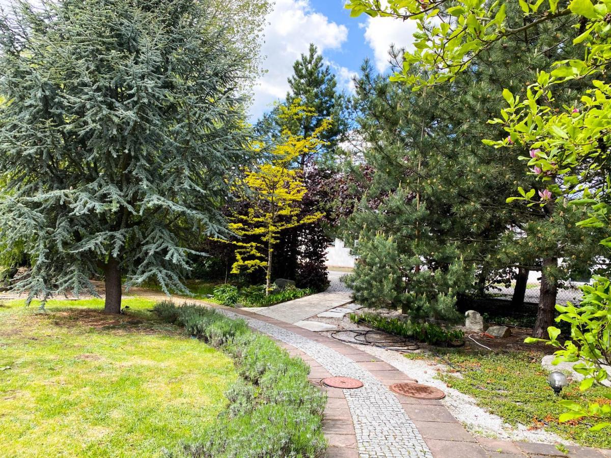 Hotel Garden Oleśnica Dış mekan fotoğraf